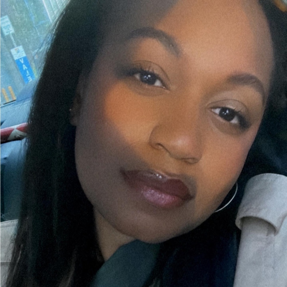 Meet your Posher, Elise